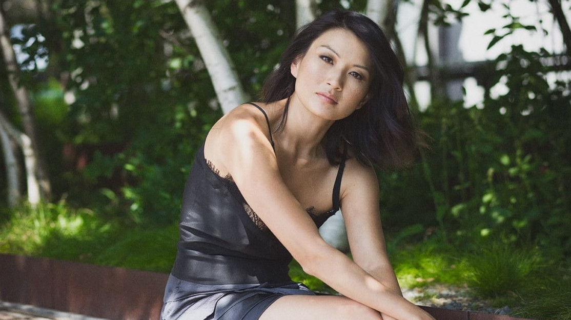 Michelle Krusiec  nude photo