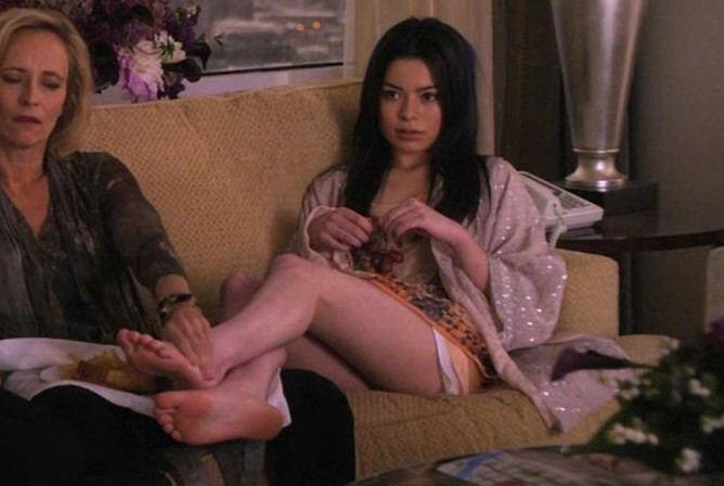 Miranda Cosgrove Toes  nude photo