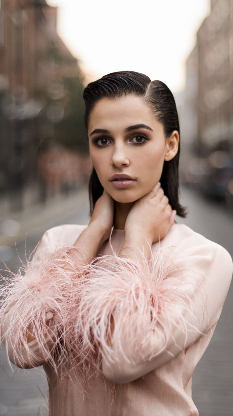 Naomi Scott  nude photo