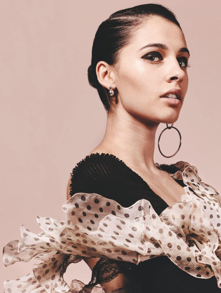 Naomi Scott  nude photo