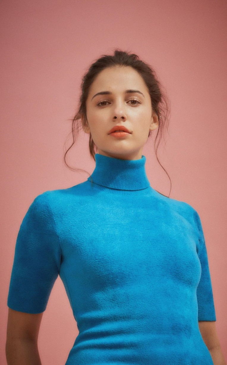 Naomi Scott  nude photo
