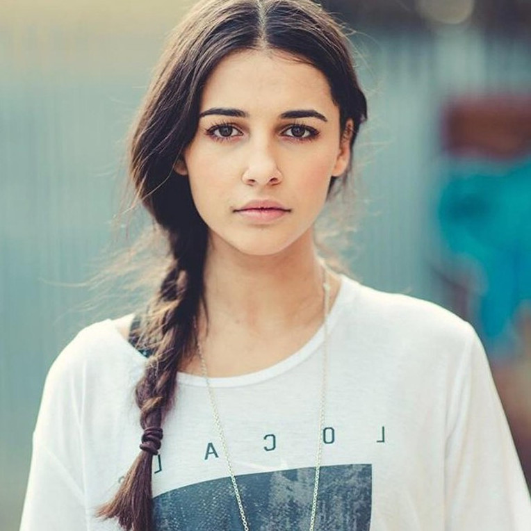 Naomi Scott  nude photo