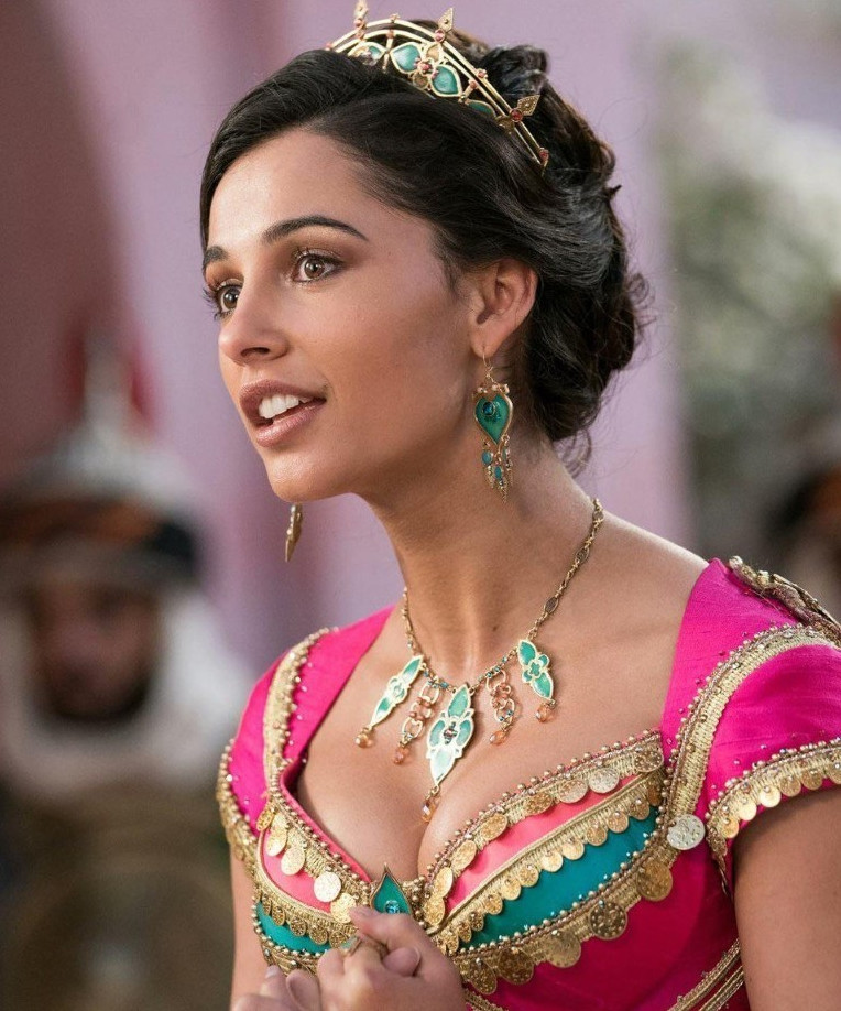 Naomi Scott  nude photo