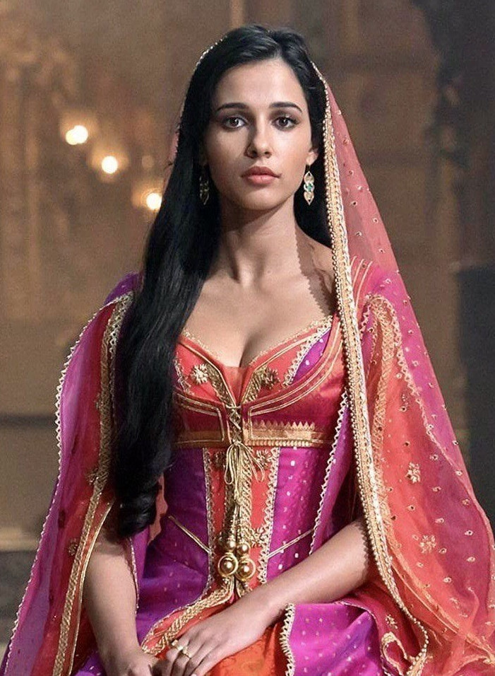 Naomi Scott  nude photo