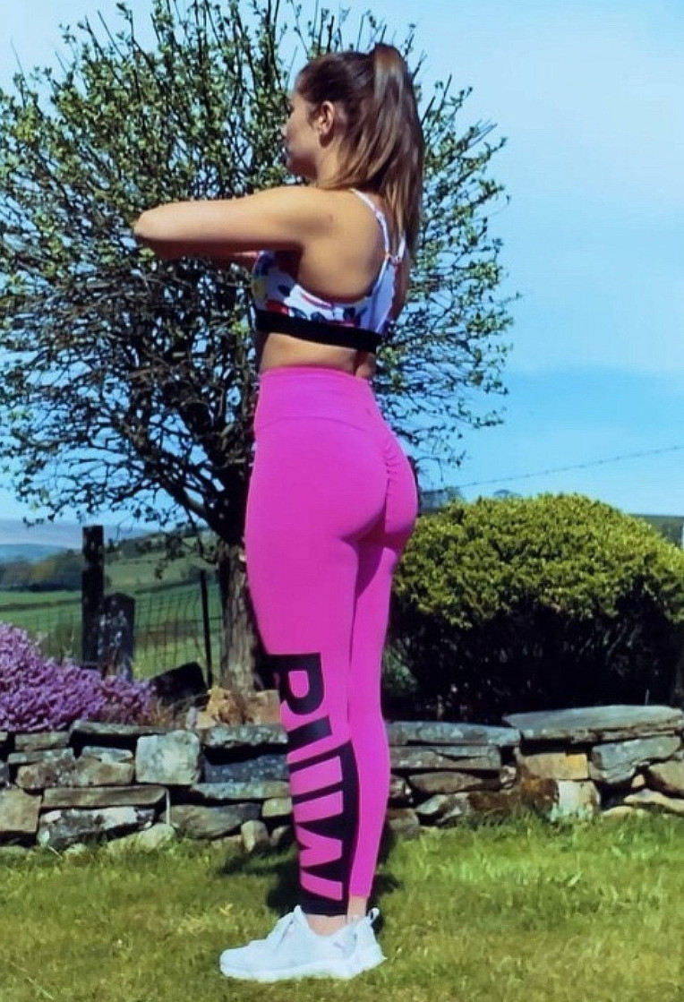 Nikki Sanderson  nude photo