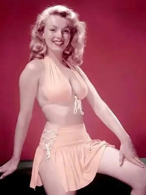 Norma Jean Mortenson Marilyn Monroe In  nude photo