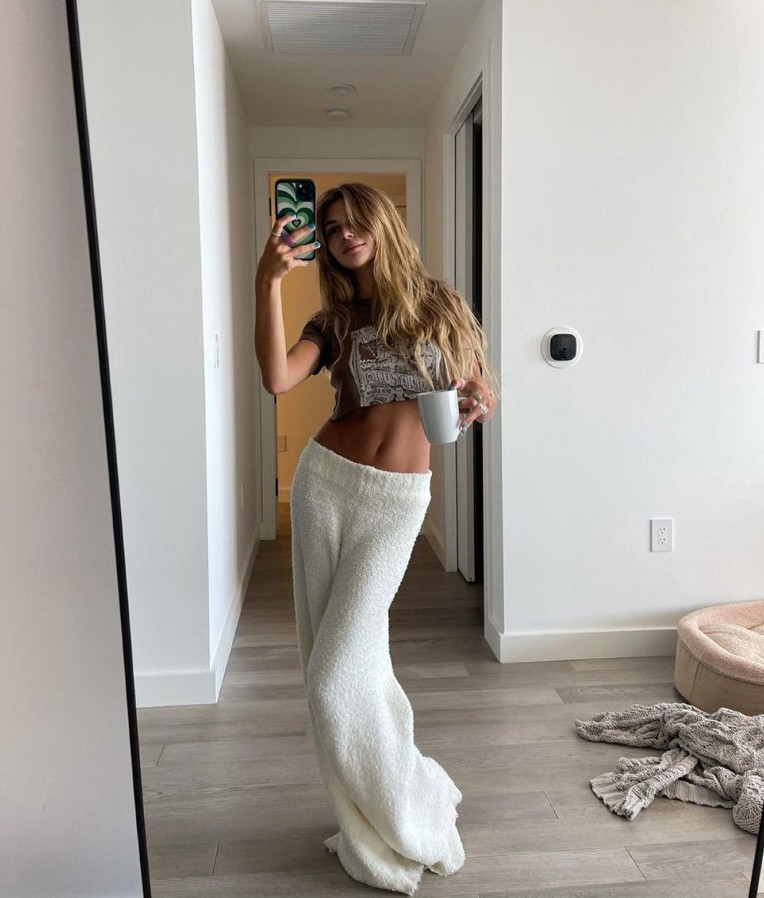 Olivia Jade Live Top June  nude photo