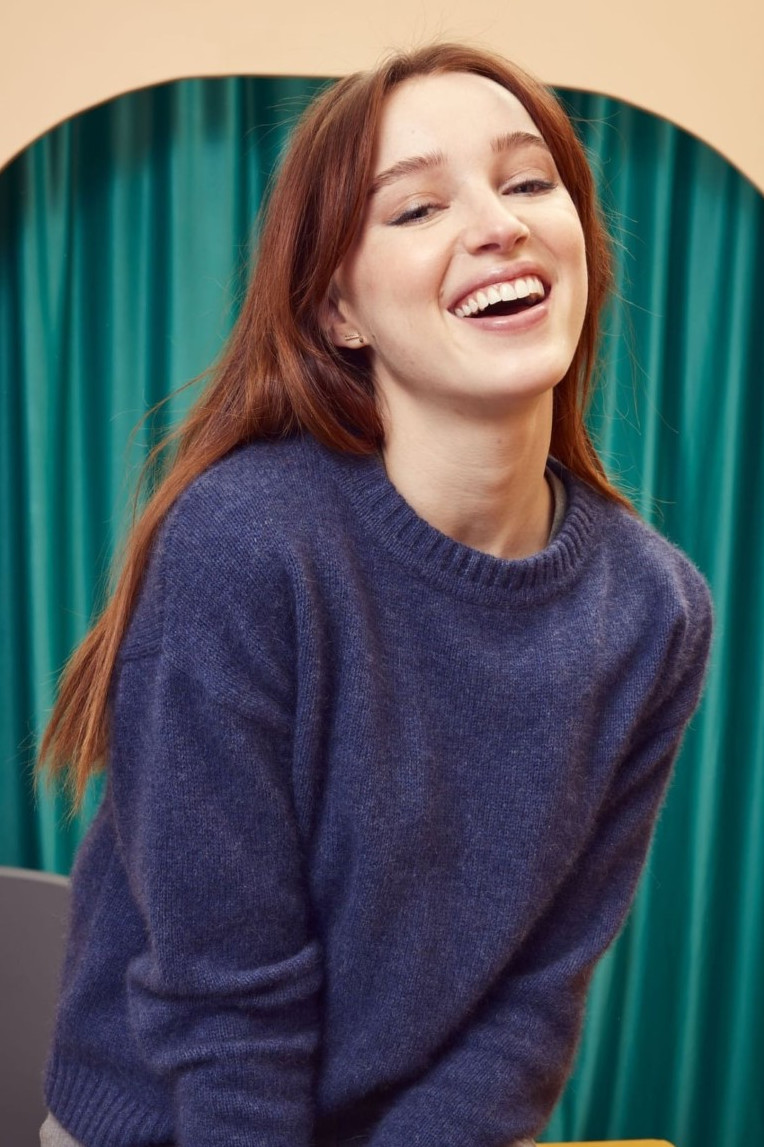 Phoebe Dynevor  nude photo