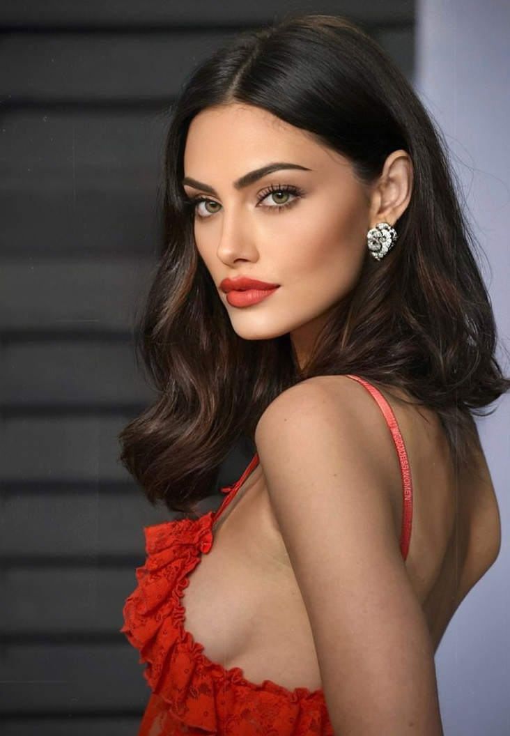 Phoebe Tonkin Sexy Actress  nude photo