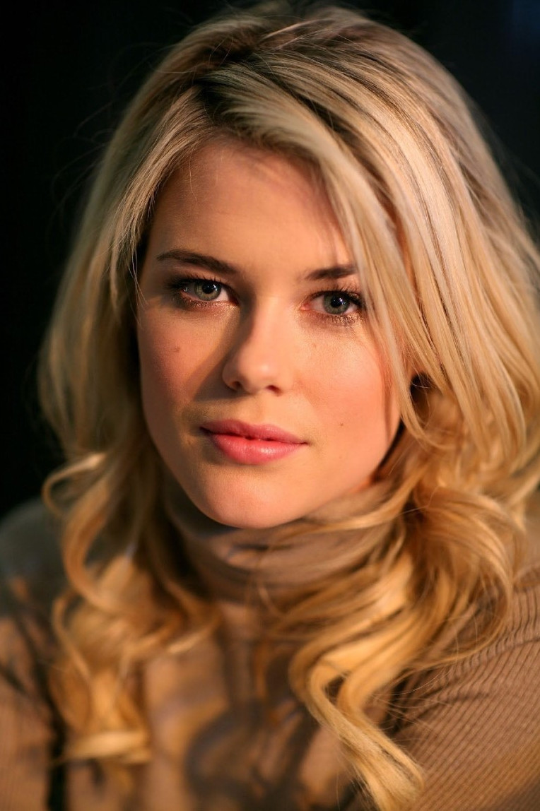 Rachael Taylor Beautiful Actress  nude photo