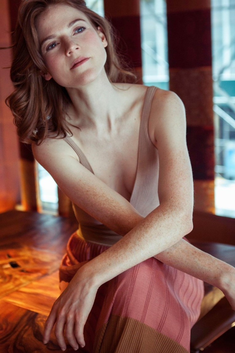 Rose Leslie  nude photo