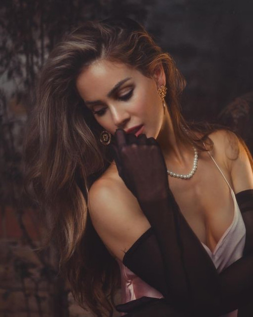 Roxanne McKee Beautiful Brunette Woman  nude photo