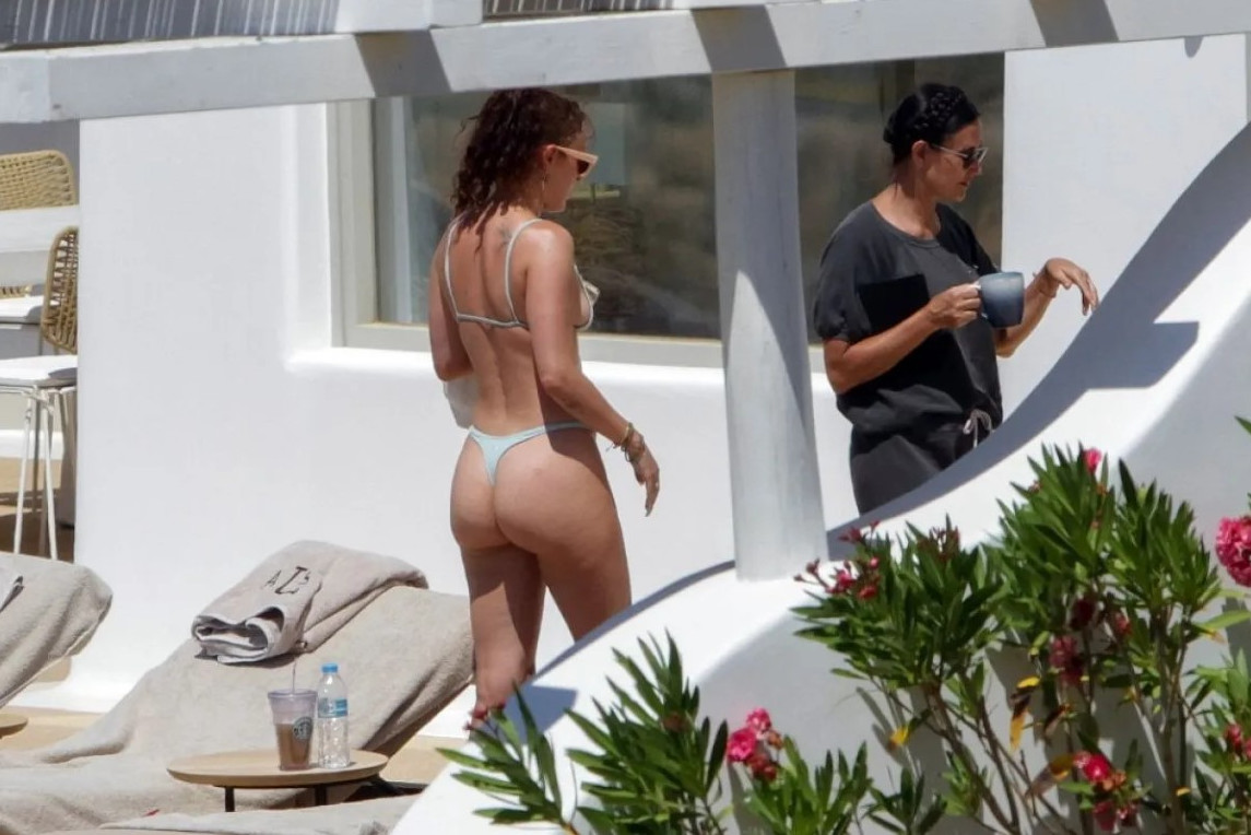 Rummer Willis Big Ass In Thong  nude photo