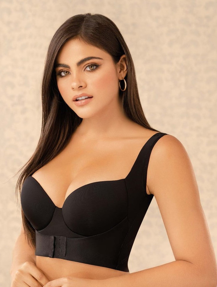 Sara Orrego Gorgeous Brunette  nude photo