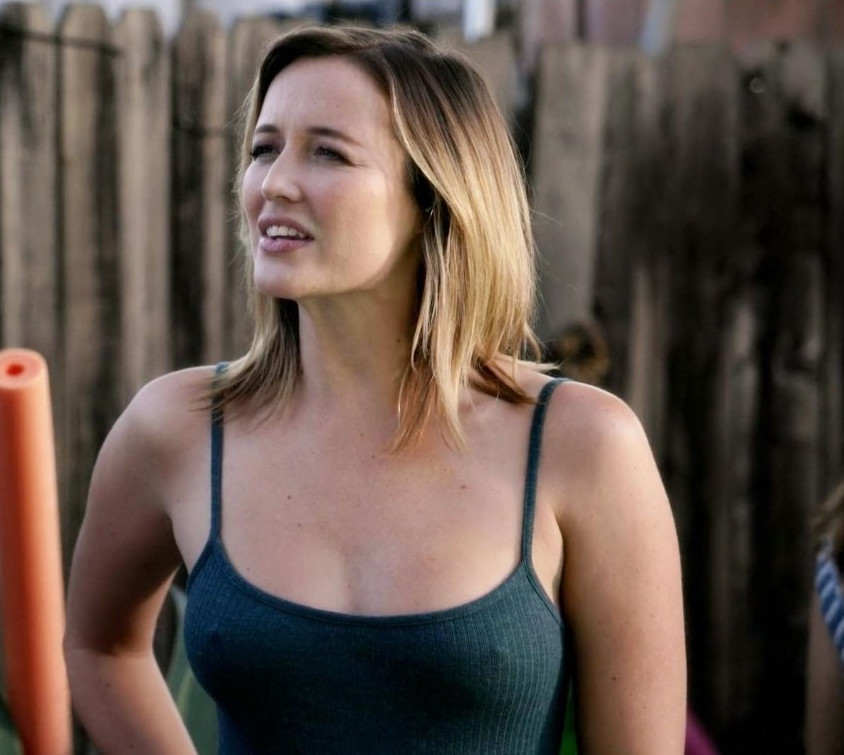 Sarah Dumont Big Tits Pokies  nude photo