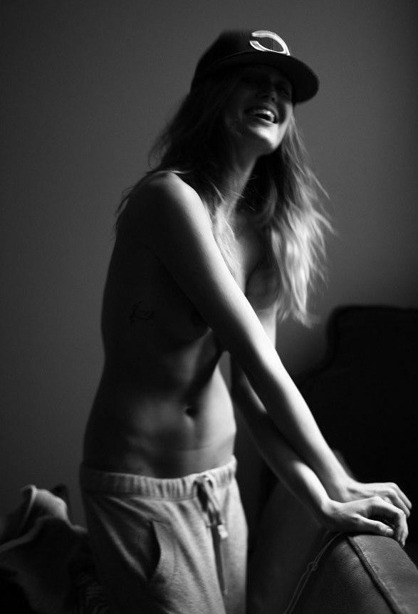 Sarah Dumont Posing Braless  nude photo