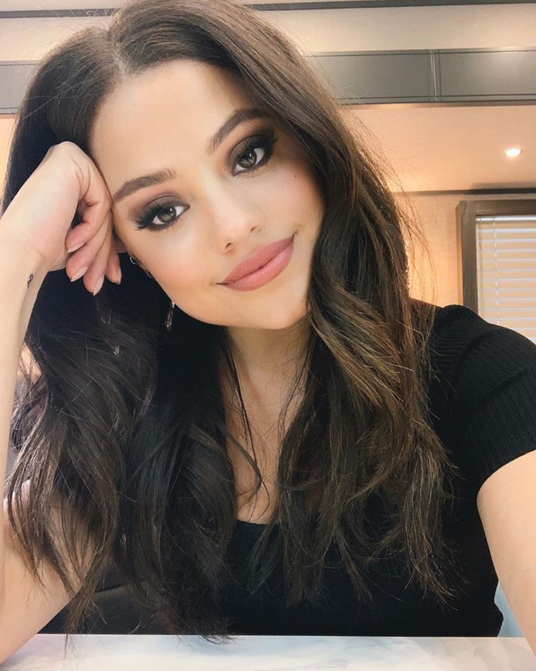 Sarah Jeffery Nude Porn Pics | xPicsly