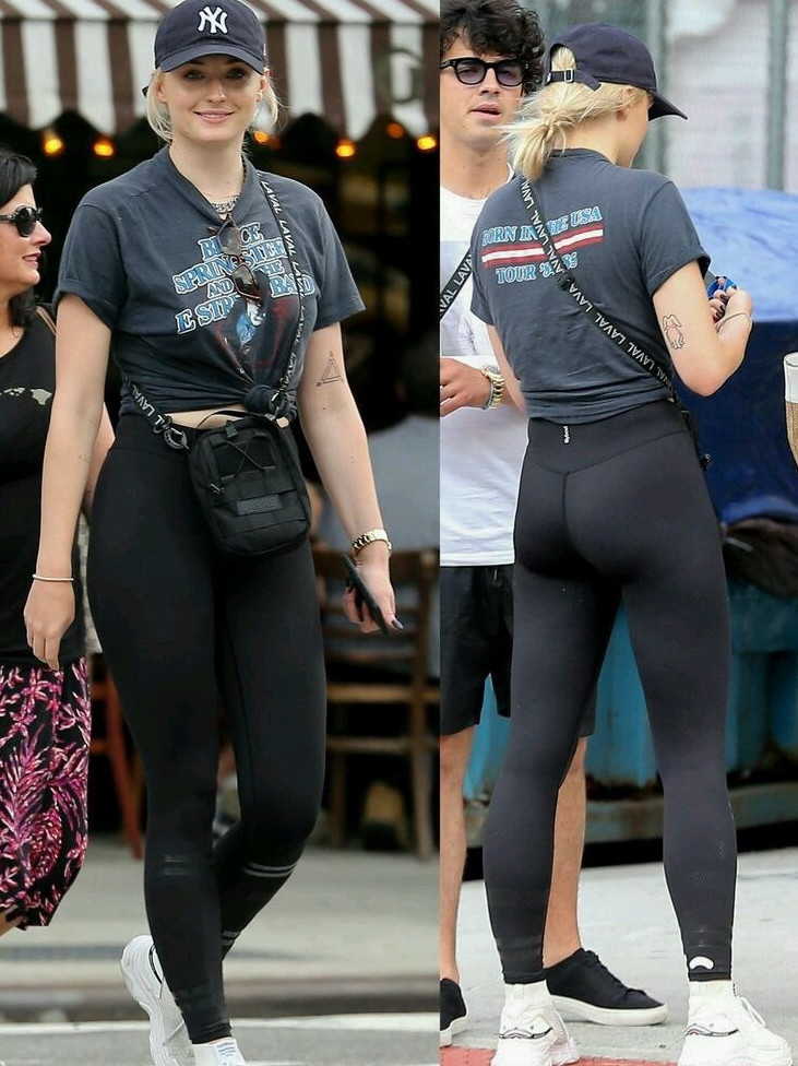 Sexy Sophie Turner  nude photo