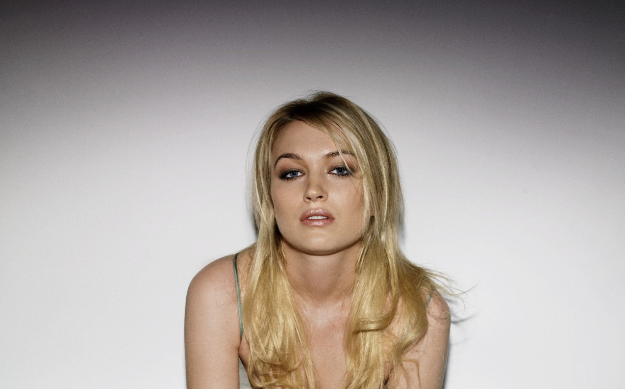 Sophia Myles Pretty Blonde Celebrity  nude photo