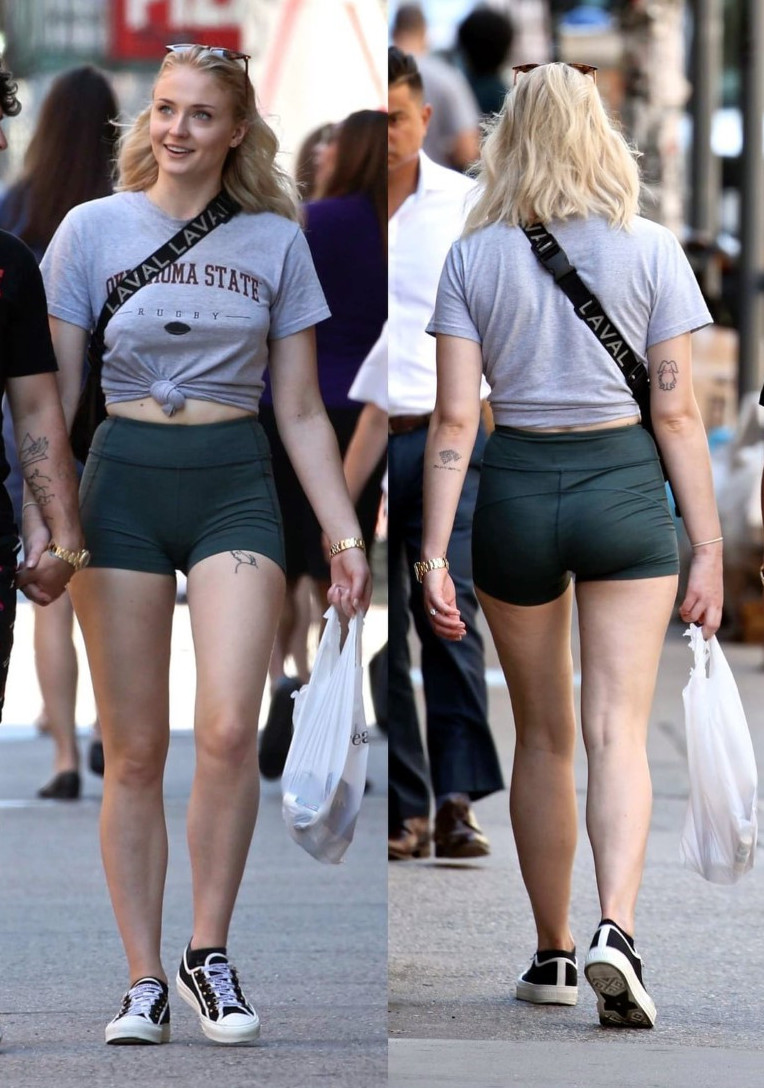 Sophie Turner  nude photo