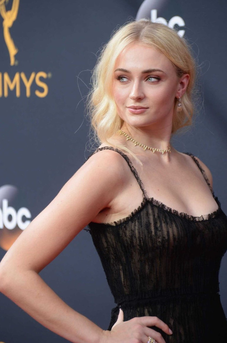Sophie Turner  nude photo