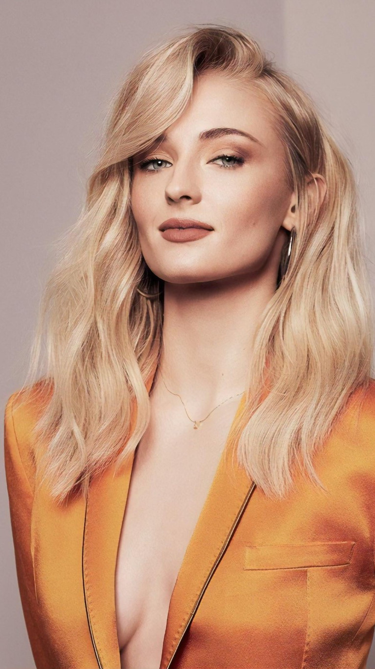 Sophie Turner  nude photo