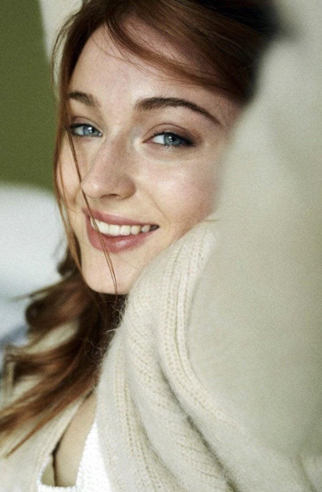 Sophie Turner  nude photo