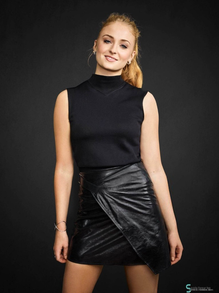 Sophie Turner  nude photo