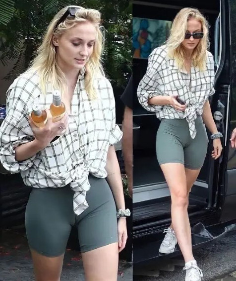 Sophie Turner And Her Camel Toe  nude photo