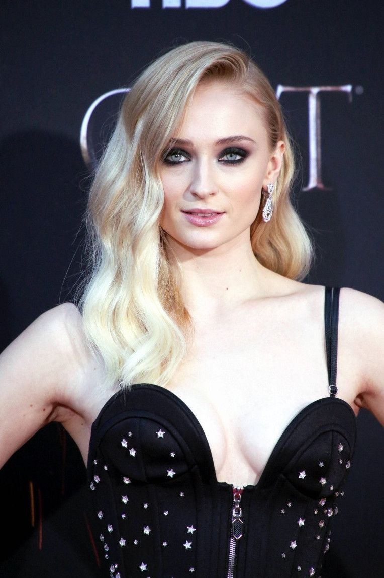 Sophie Turner Boobs Cleavage  nude photo