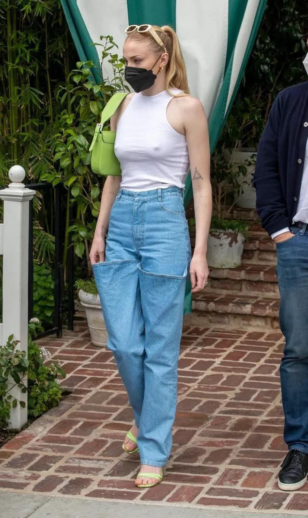 Sophie Turner Braless Nipples See Through  nude photo