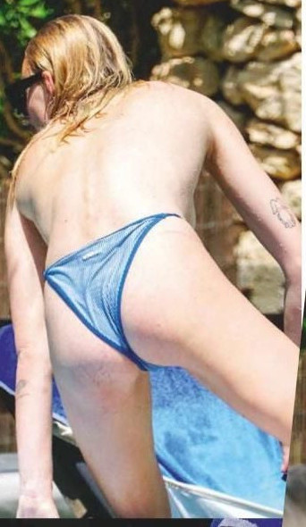 Sophie Turner Hot Ass Braless  nude photo