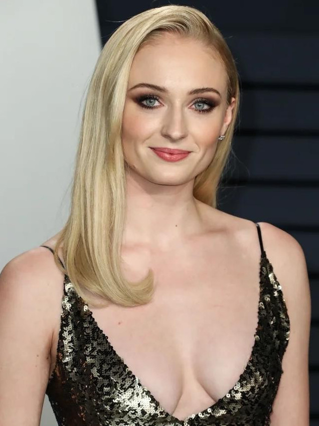 Sophie Turner Hot Tits Deep Cleavage  nude photo