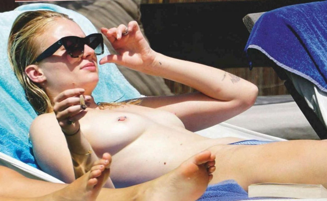 Sophie Turner Naked Paparazzi Photos  nude photo