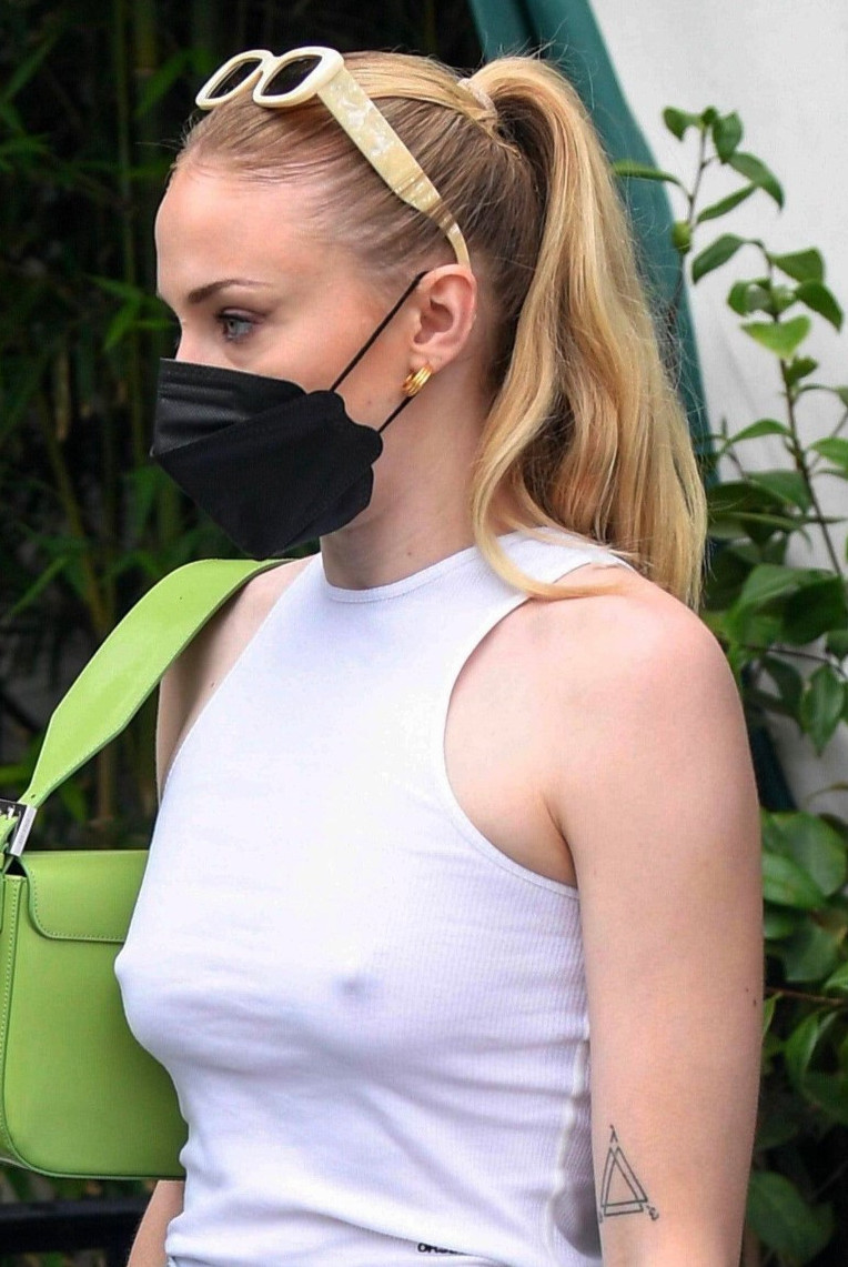 Sophie Turner Nipples See Through Shirt  nude photo