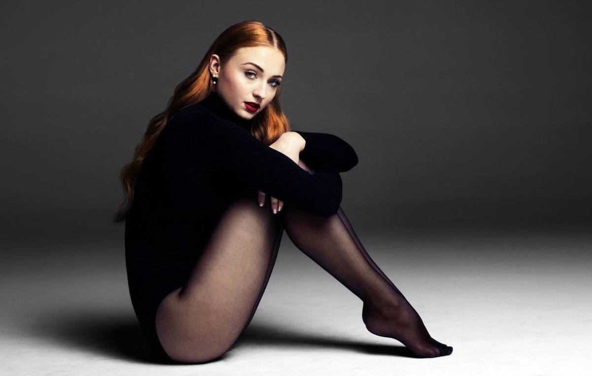 Sophie Turner Sexy Legs Hot Actress  nude photo