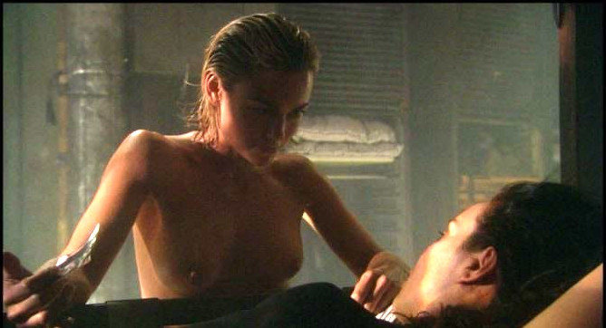 Starship Troopers 2 Kelly Carlson Nude  nude photo