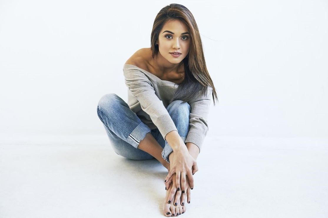 Summer Bishil  nude photo