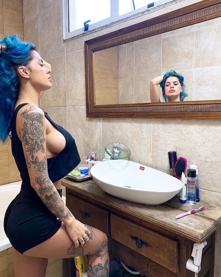 Tati Zaqui  nude photo