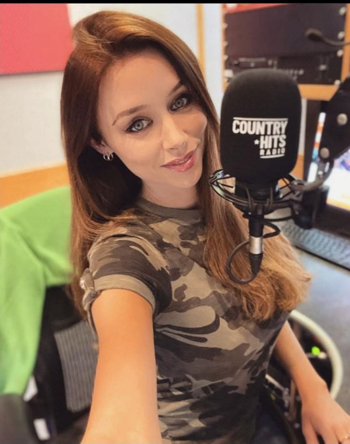 Una Healy  nude photo
