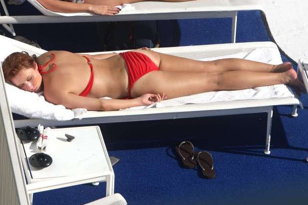 Una Healy Bikini Hot Ass  nude photo