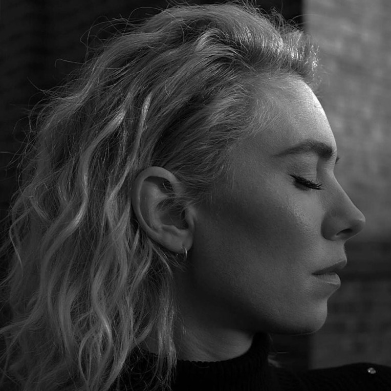Vanessa Kirby  nude photo