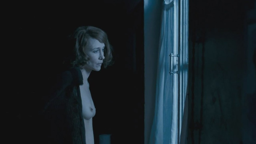 Vera Farmiga Hot Bare Boobs  nude photo