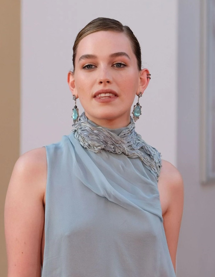 Victoria Pedretti Pokies  nude photo