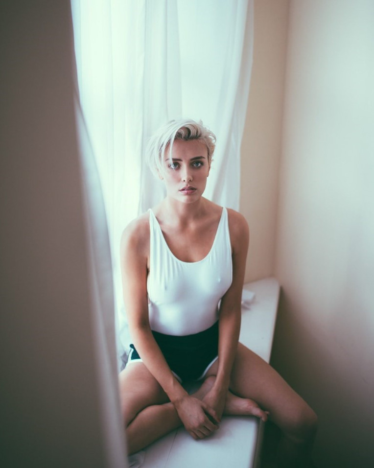 Wallis Day  nude photo