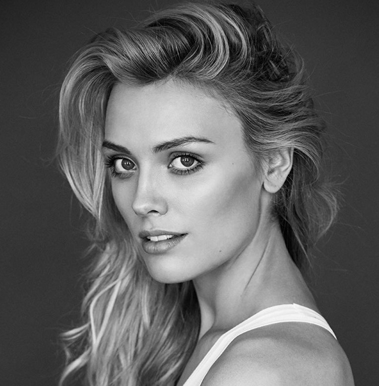 Wallis Day  nude photo