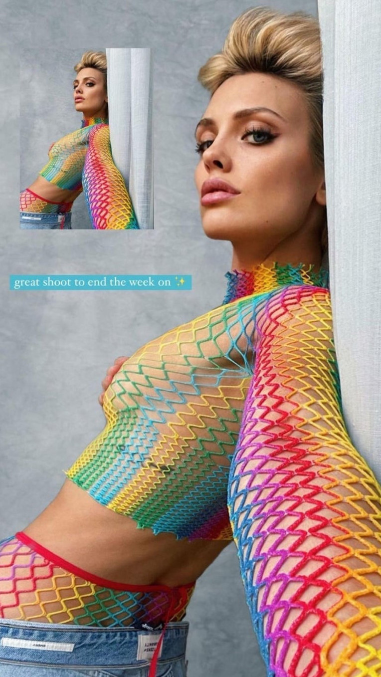 Wallis Day  nude photo
