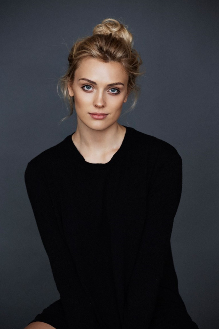 Wallis Day  nude photo