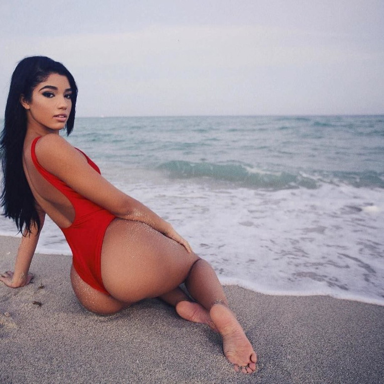 Yovanna Ventura  nude photo