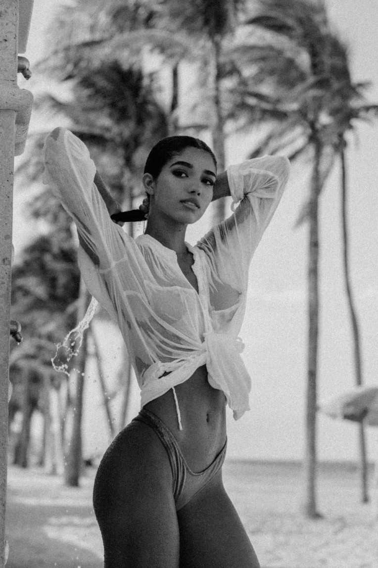 Yovanna Ventura  nude photo